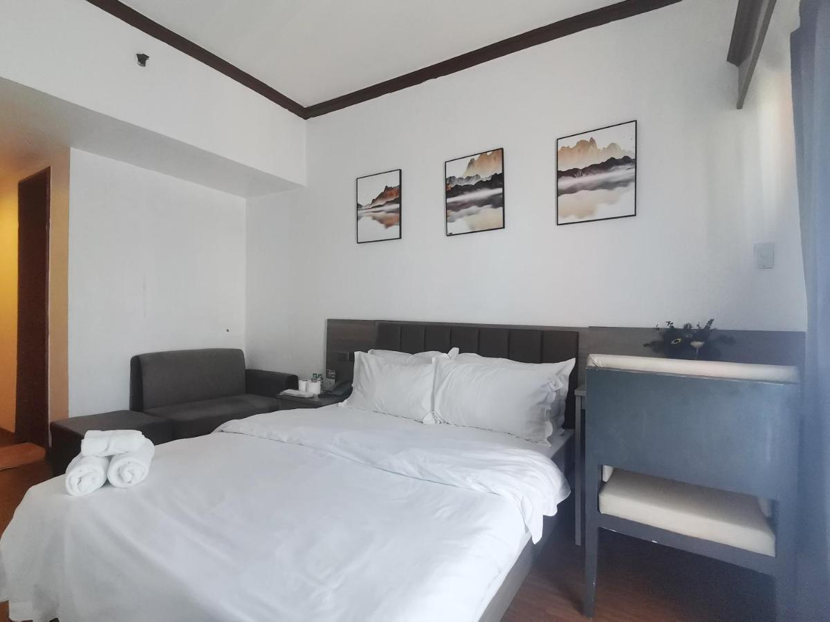 Passion Makati Aparthotel Makati City Exterior photo
